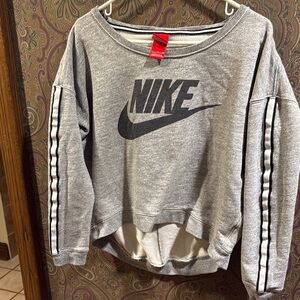 Nike Gray Sweatshirt with Boxy Fit and Crew Neck